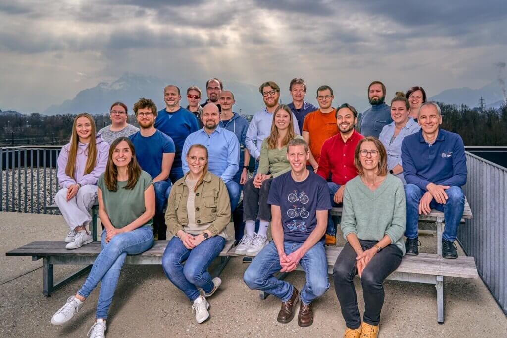 Eine Grruppenbild von Personen mit grünen T-Shirts